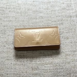 Live: Louis Vuitton Matte Gold 4 Key Holder. 100% authenticity guarantee